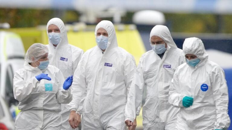 uk-police-accidentally-shoot-victims-in-manchester-synagogue-attack