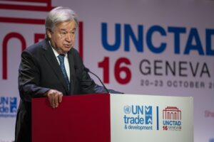 un-chief-guterres-warns-global-debt-crisis-threatens-trade-now