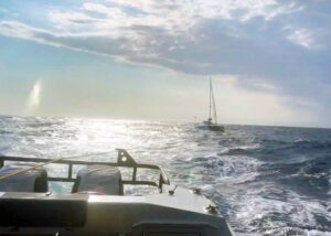 urgent-rescue-sailors-saved-40-km-offshore-by-volunteers