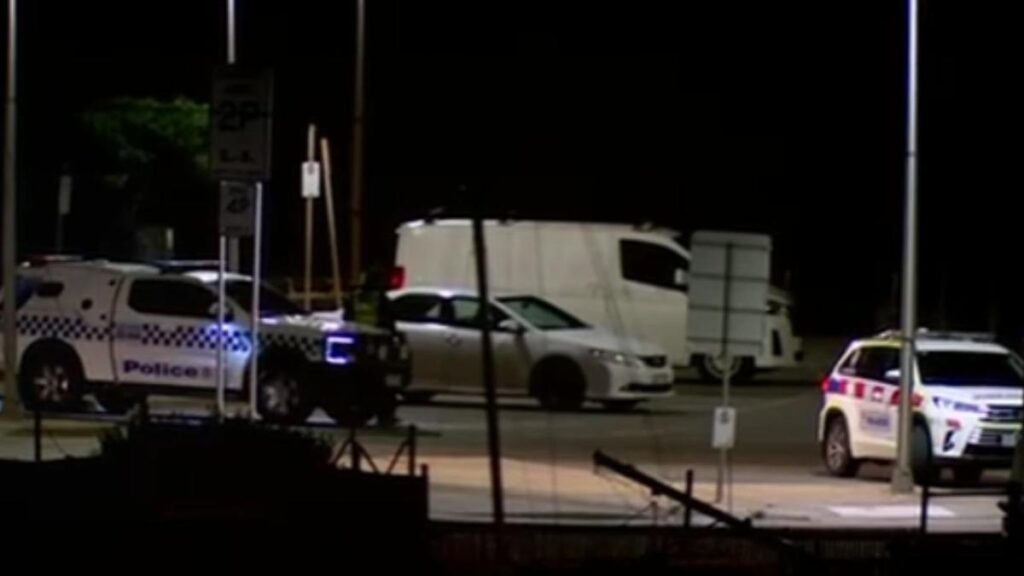 urgent-search-for-missing-man-after-boat-capsizes-off-mornington-1