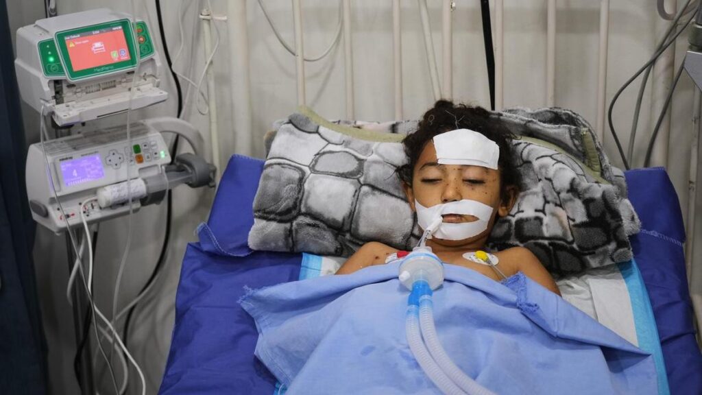 urgent-twins-severely-injured-by-bomb-in-gaza-mistaken-for-toy