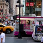 us-private-sector-faces-largest-job-loss-in-two-and-a-half-years