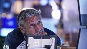 wall-street-dips-as-netflix-s-earnings-shock-investors