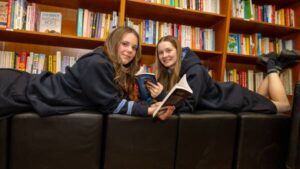 young-readers-thrive-despite-digital-distractions