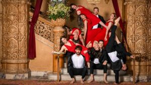 acrobats-and-singers-unite-for-captivating-orpheus-and-eurydice