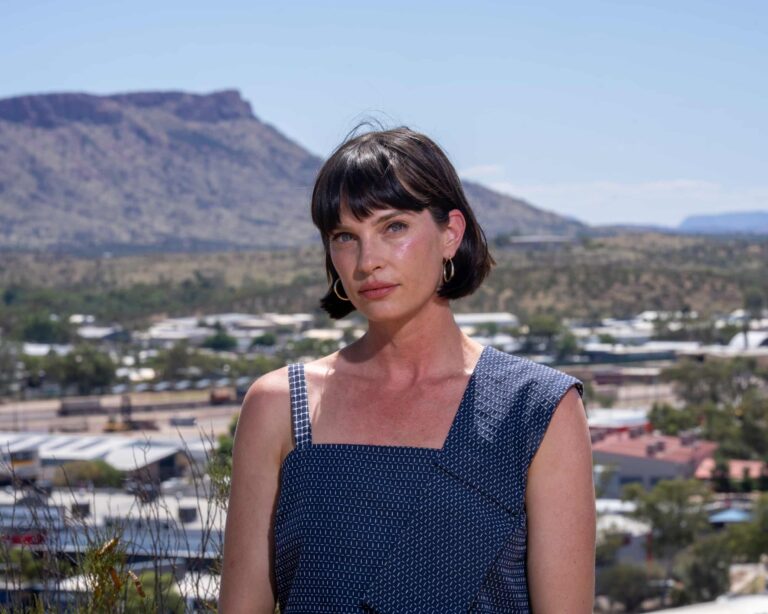 alice-springs-elects-asta-hill-as-first-greens-mayor-aiming-for-change