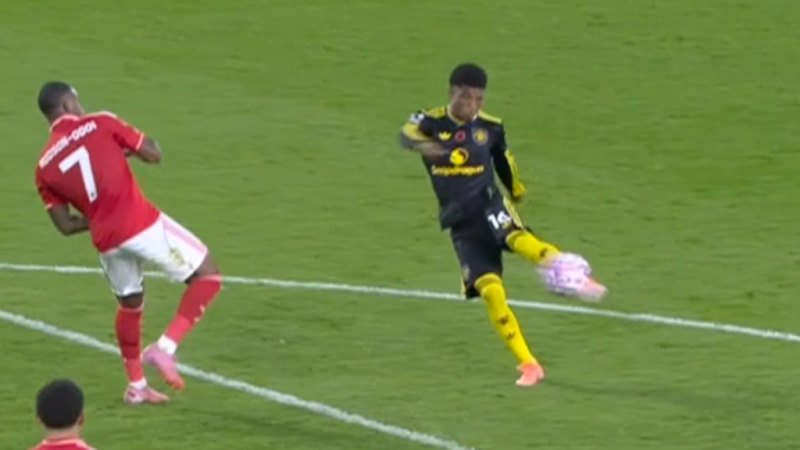 amad-diallo-s-stunning-volley-secures-2-2-draw-for-manchester-united