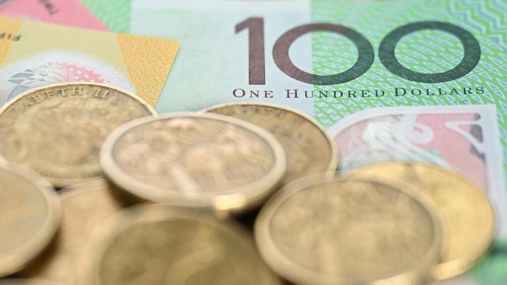 australian-wages-growth-slows-as-inflation-bites-into-real-earnings
