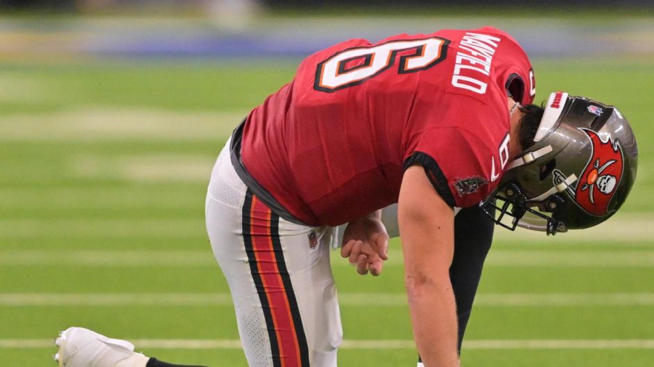 baker-mayfield-s-mri-shows-low-grade-injury-status-uncertain-for-game