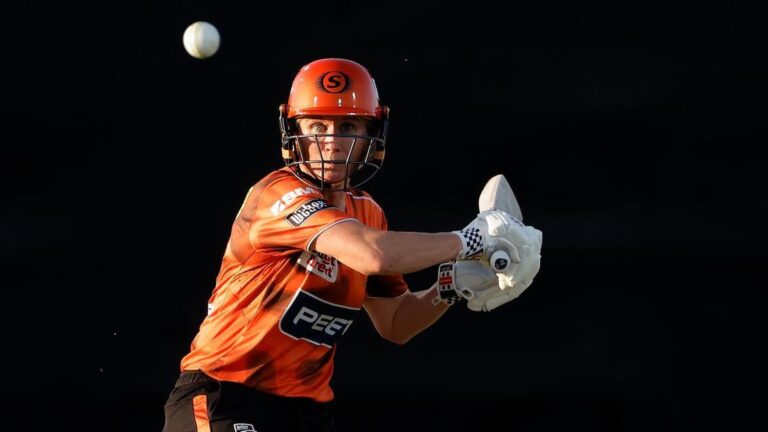 beth-mooney-shines-as-scorchers-defeat-heat-in-wbbl-clash