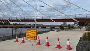 boorloo-bridge-closure-after-light-casing-falls-inspections-underway