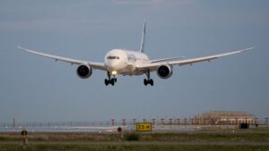 brisbane-airport-eases-wind-rules-to-cut-aircraft-noise-now