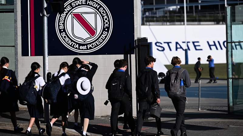 brisbane-parents-demand-playing-fields-not-towers-on-visy-site