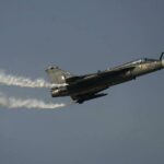 combat-plane-crashes-during-demonstration-at-dubai-air-show