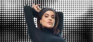 comedian-elouise-eftos-challenges-beauty-stereotypes-in-comedy