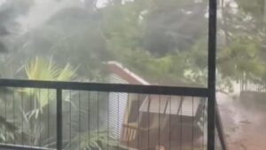 cyclone-fina-intensifies-category-4-warning-for-darwin-residents