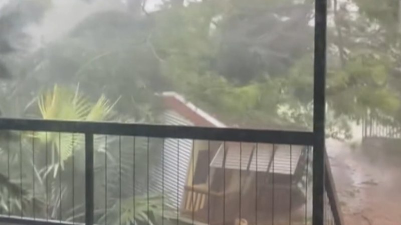 cyclone-fina-intensifies-category-4-warning-for-darwin-residents
