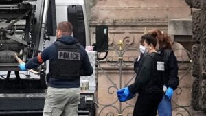 daylight-heist-at-louvre-linked-to-small-time-criminals