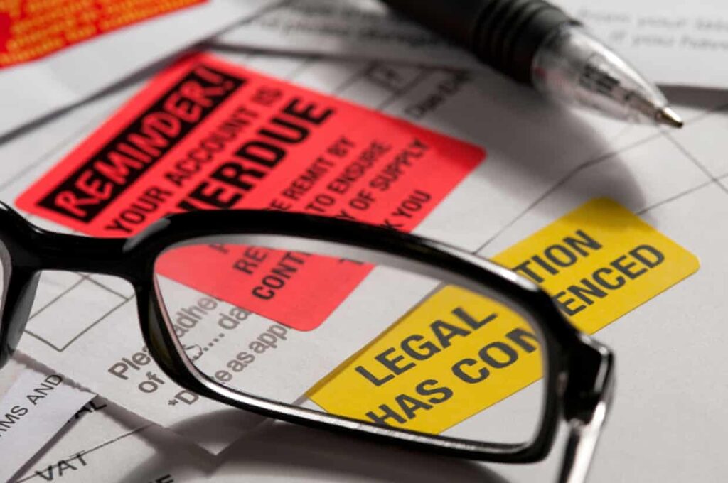 debt-collector-allegedly-pursues-200-000-accounts-despite-ban