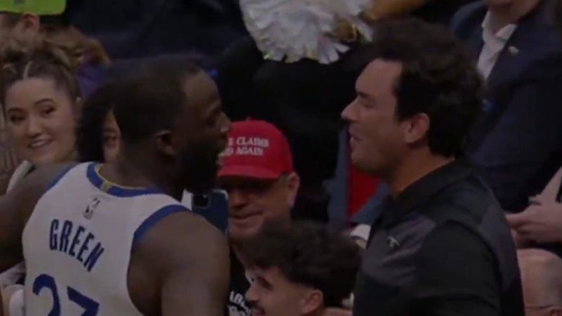 draymond-green-confronts-heckling-fan-during-game
