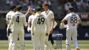england-faces-crucial-test-against-australia-on-day-2-of-ashes-2025