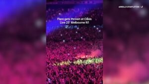flares-erupt-at-oasis-concert-in-melbourne-crowd-panics