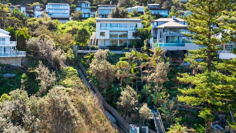 former-babcock-brown-executive-lists-whale-beach-mansion-for-25-million