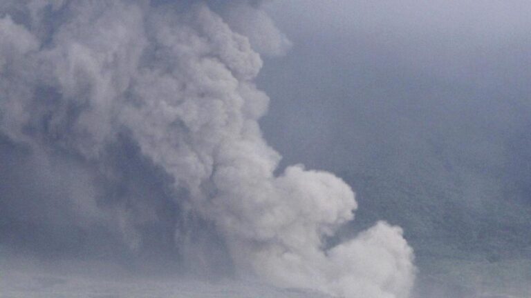 indonesia-s-semeru-volcano-erupts-alert-level-raised-to-maximum