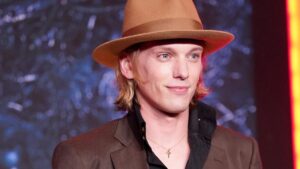 jamie-campbell-bower-reveals-music-s-role-in-crafting-vecna