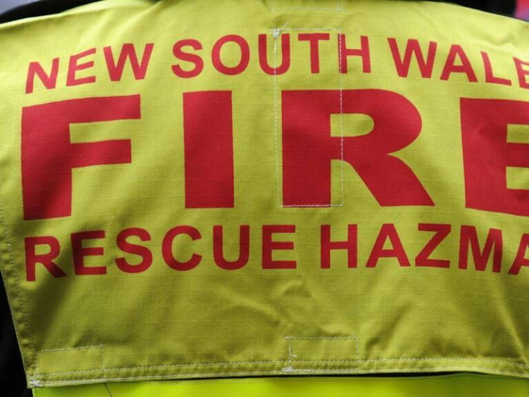 massive-blaze-erupts-in-sydney-factory-flames-reach-15-meters