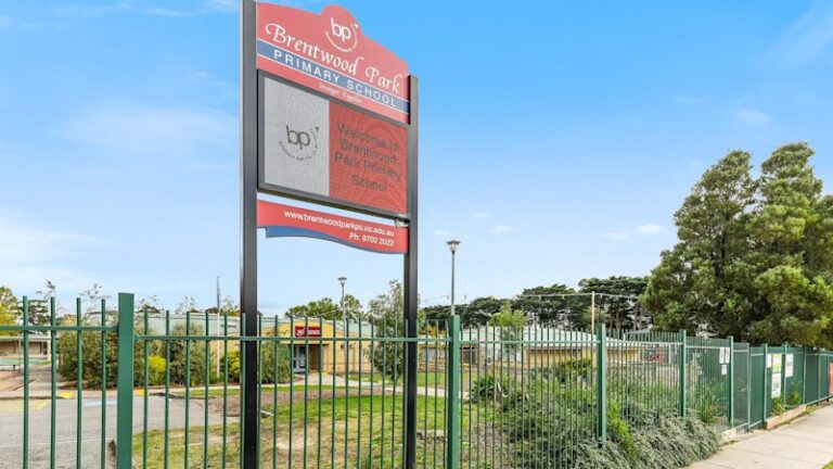 melbourne-schools-locked-down-after-eight-year-old-stabbed