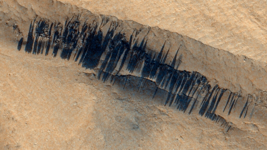 new-insights-on-mars-mysterious-streaks-unveiled-by-esa