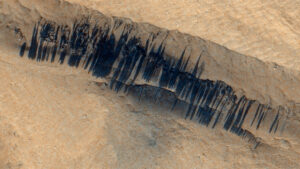 new-insights-on-mars-mysterious-streaks-unveiled-by-esa