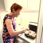 pauline-hanson-cooks-steak-for-barnaby-joyce-on-office-press