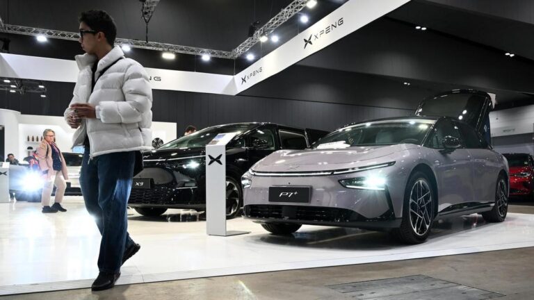 petrol-cars-plunge-as-electric-vehicles-surge-in-australia