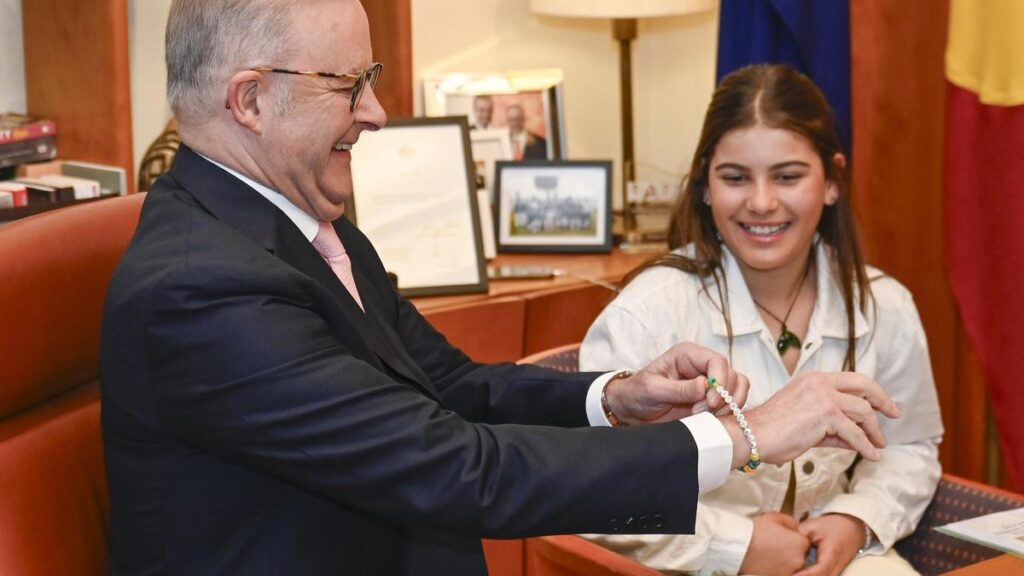 pm-albanese-welcomes-12-year-old-advocate-flossie-bans-social-media