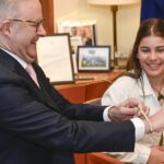 pm-albanese-welcomes-12-year-old-advocate-flossie-bans-social-media