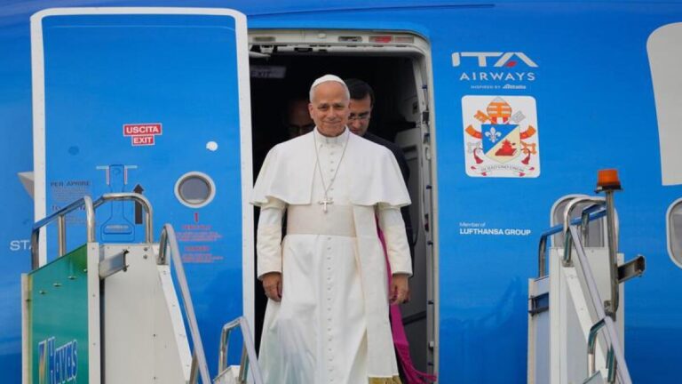 pope-leo-visits-turkey-to-strengthen-ties-amid-global-tensions