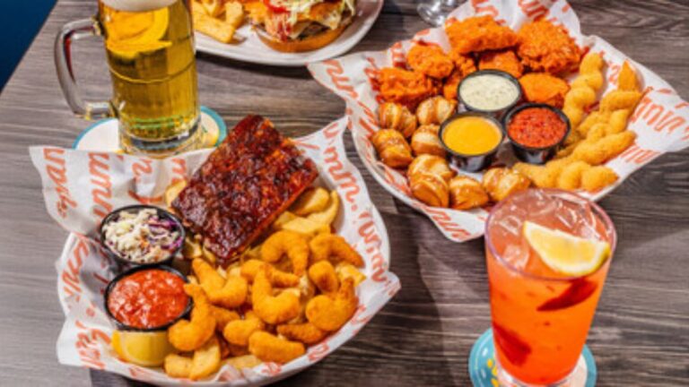 red-robin-launches-holiday-menu-with-new-deals-and-treats