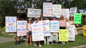 residents-rally-against-15-storey-towers-in-wynnum-brisbane
