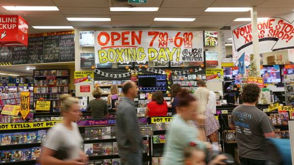 retail-struggles-as-online-shopping-dominates-customer-experience