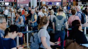 staffing-shortages-disrupt-thousands-of-us-flights-amid-shutdown