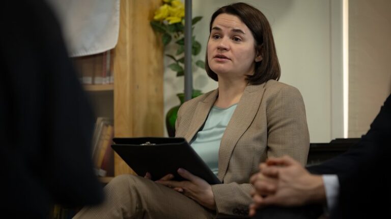 svetlana-tikhanovskaya-urges-action-from-albanese-during-sydney-visit