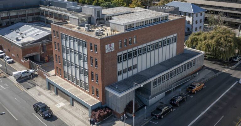 tasmania-courts-overwhelmed-as-case-backlog-hits-record-high