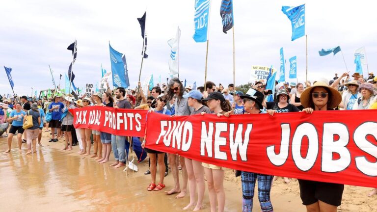 thousands-blockade-newcastle-harbour-in-urgent-climate-protest