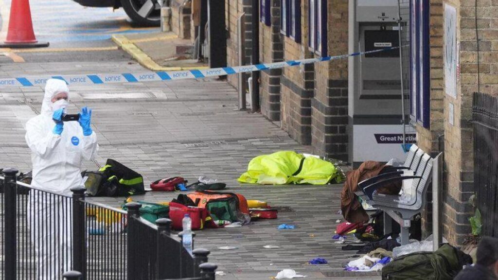 two-critical-after-mass-stabbing-on-uk-train-eleven-injured