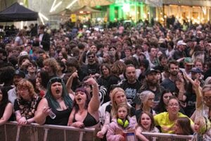 urgent-federation-square-cancels-concert-to-prevent-crowd-crush