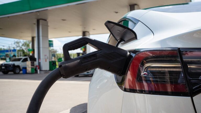 urgent-update-australia-s-ev-charging-deserts-stunt-clean-transport