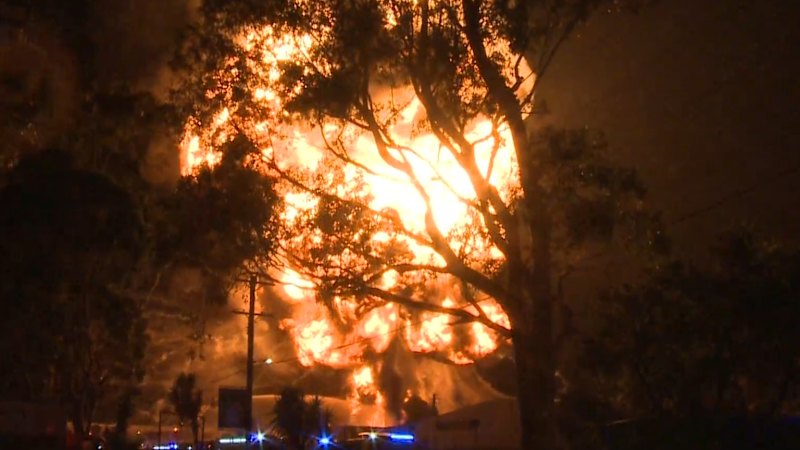 urgent-update-explosions-ignite-massive-factory-fire-in-sydney