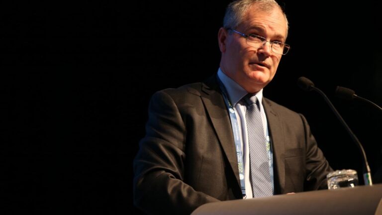 vault-minerals-faces-first-strike-over-controversial-pay-packages